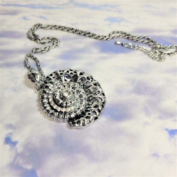 Silver Snail Pendant necklace - Picture 1 of 4